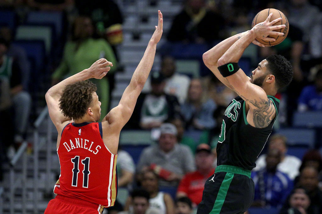 重返赛场引发热议！，塔图姆在TES比赛中最后时刻胜出全场沸腾不已的简单介绍