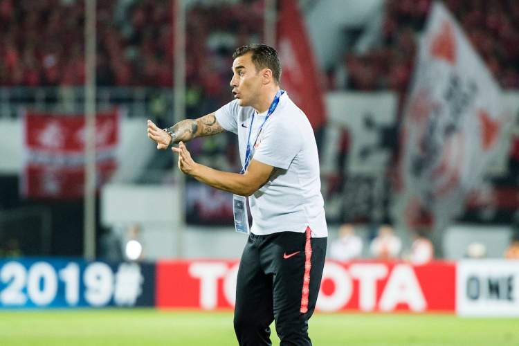 开云体育下载APP-里昂发布备战花絮，冲刺阶段内部沟通，亚冠任务艰巨，身体对抗强度拉满(尊严只在剑锋之上俾斯麦)