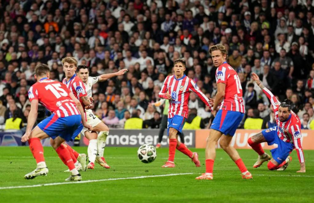 马德里竞技训练开放日，赛后队长鼓劲引欢呼，欧冠在即，阵容厚度经受考验(欧冠巴黎圣日尔曼vs马德里竞技)