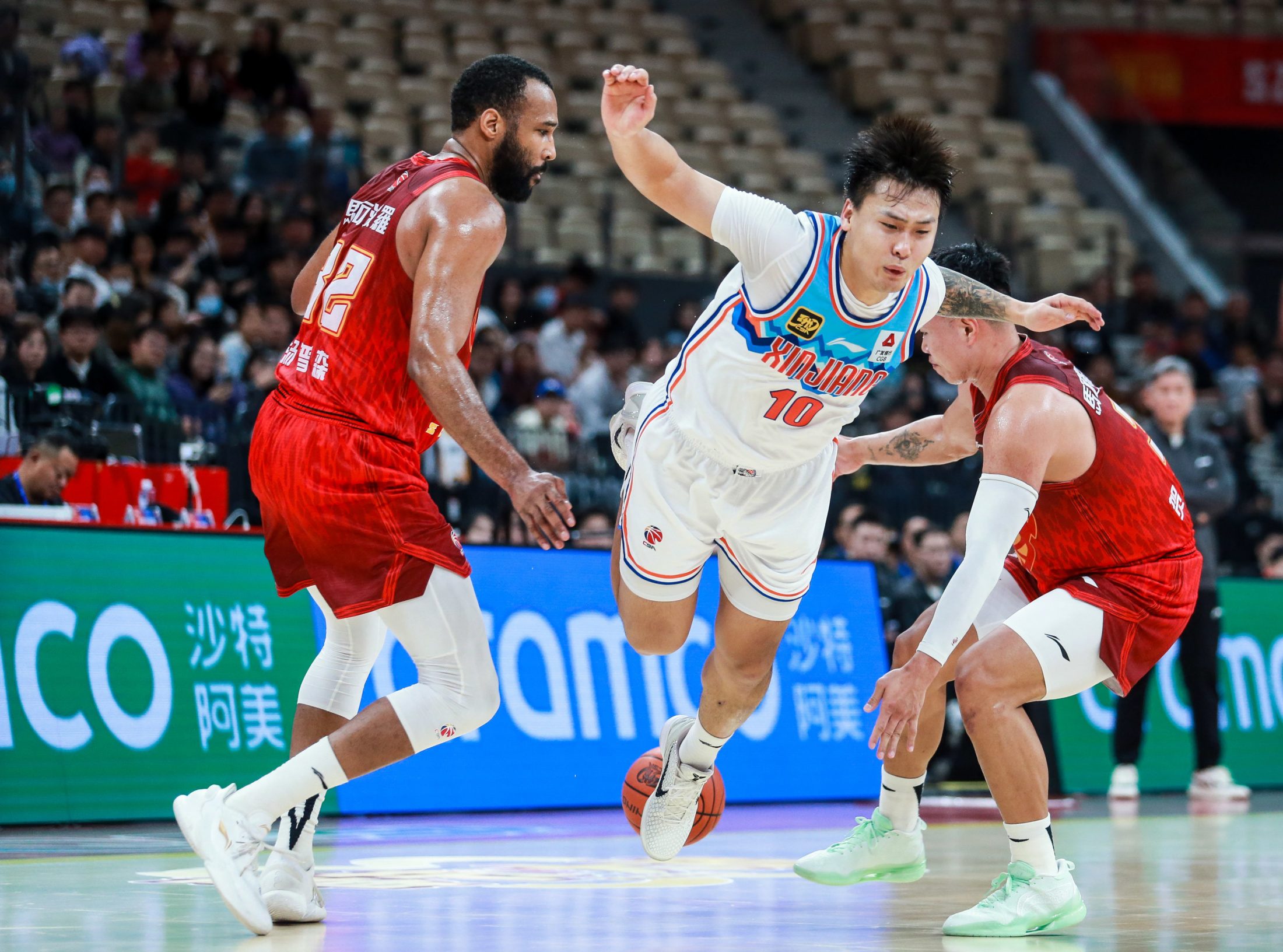 赛前新疆广汇备战全明星赛,篮板制胜细节曝光,悬念犹存,资深球员宣示担当 赛前新疆广汇备战全明星赛,篮板制胜细节曝光,悬念犹存,资深球员宣示担当