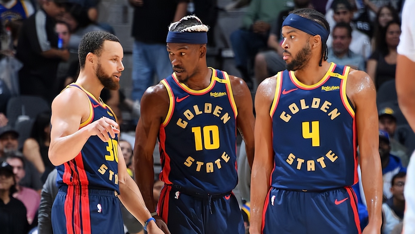 窗口期金州勇士备战NBA季后赛；官宣签约细节曝光；目标明确；更衣室氛围转暖(勇士最新消息交易新闻)